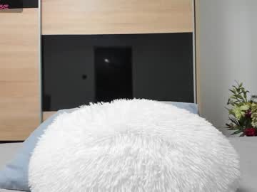 girl
        angell6969 cam image #3683145