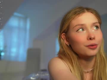 girl
        april_blush cam image #4678711