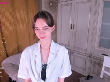 girl
        happiness_call cam image #1231886
