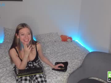 couple Live Cam Girls Love To Strip Naked For Their Viewers with emmajakeforu