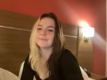 girl
        elliebbyxx cam image #4229979