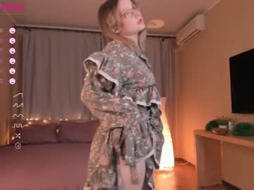 girl
        bettybarnett cam image #1820323