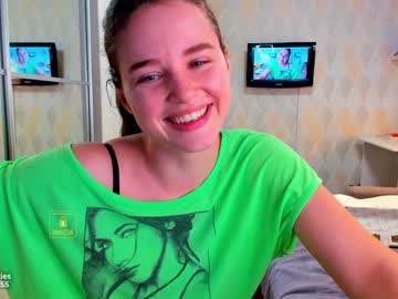 girl
        demurelixir cam image #125736