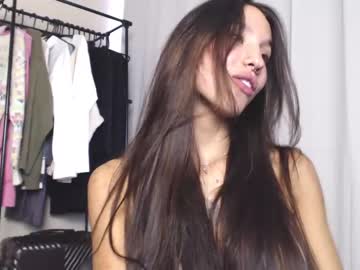 girl
        friend_foryou cam image #1322640
