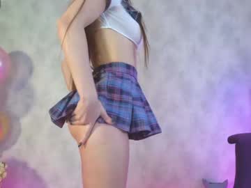girl
        angelina_new cam image #3094711