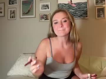 girl
        sillyyyolivia331 cam image #3388784