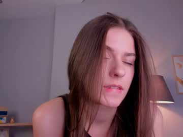 girl
        wararandia cam image #828346