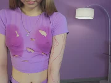 girl
        alisia_spinnet cam image #2939415