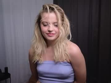 girl
        kendrabrinson cam image #4298572