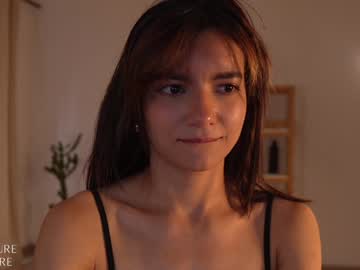 girl
        ellelure_ cam image #6045296