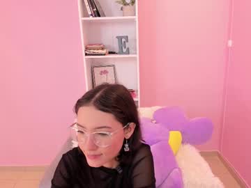 girl
        little_effy18_ cam image #6743276