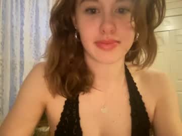 girl
        itsmiralou cam image #1378171
