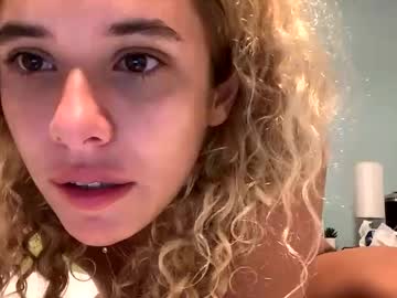 girl
        gingerfox777 cam image #5502817