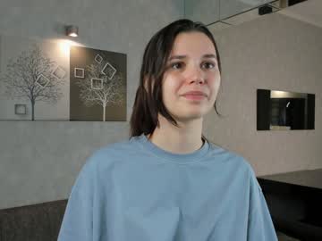 girl
        jolly_bell cam image #4312060