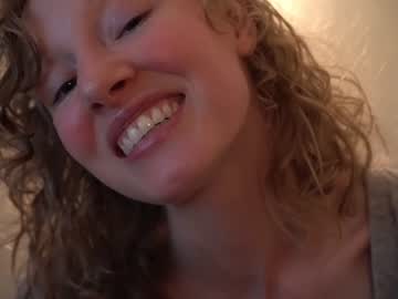 girl
        sistinehashands cam image #794037