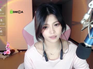 girl
        akina520 cam image #4636675