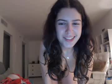 girl
        frenchava cam image #3202418