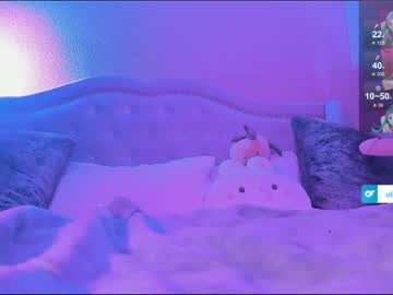 girl
        babybenzz cam image #3316698