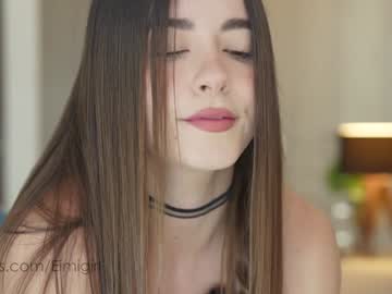 girl
        emyii cam image #4492881