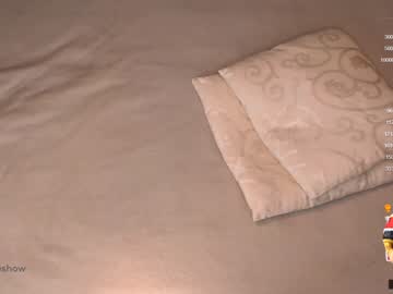 girl
        theanytimeshow cam image #2448215