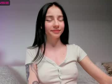 girl
        gabbi_i cam image #1338723
