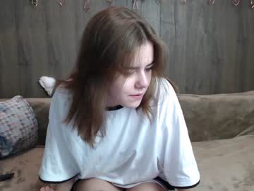 girl
        _alicewonder_ cam image #813940