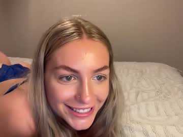 girl
        summerlovingg cam image #4142565
