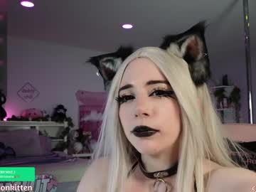 girl
        crimsonkitten cam image #4768303