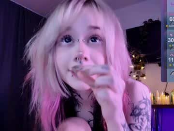 girl
        lollyshy__ cam image #5650490
