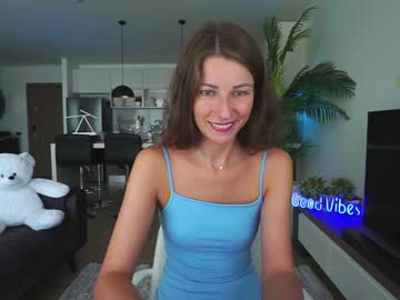 girl
        anna_shine_ cam image #1680803