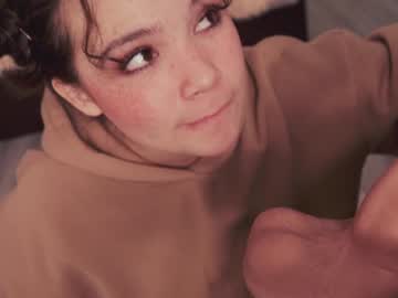 girl
        chery_lady22 cam image #805303