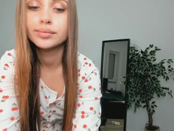 girl
        chloe_bianca18 cam image #6023611