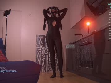 girl
        bronnica cam image #2381083
