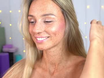 girl
        artease cam image #4324779