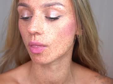 girl
        artease cam image #4583790