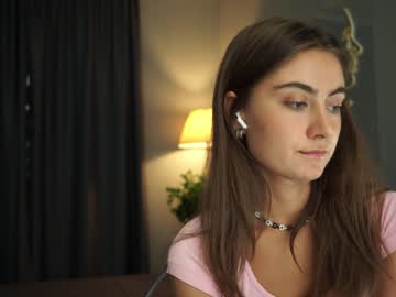 girl
        tessarosse_ cam image #2220610