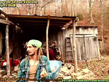 couple
        honeyand_thebear cam image #132834