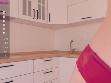 girl
        loribanks cam image #1158103