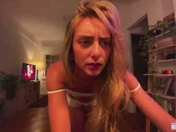 girl
        ksensational cam image #702571