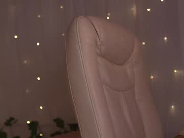 girl
        april_blush cam image #6597365