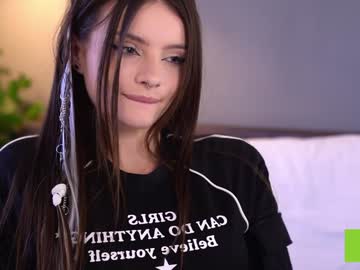 girl
        bellacle cam image #6005235