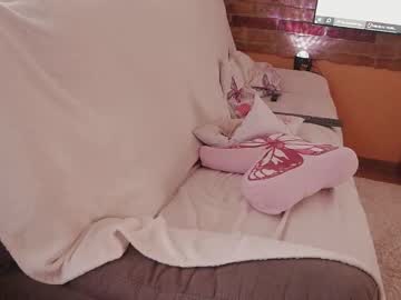 girl
        clementine__ cam image #4410542