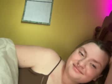 girl
        mommymars9871 cam image #1345313