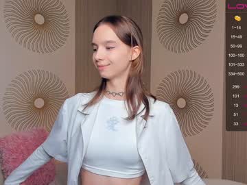 girl
        happiness_call cam image #2120561