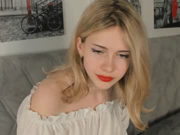 girl
        barbaragreene cam image #4138367
