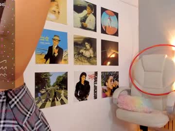 girl
        little_effy18 cam image #3731712