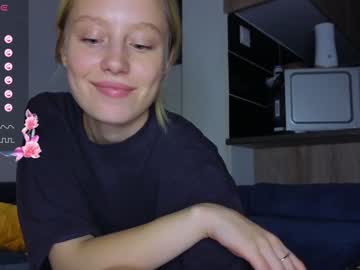 girl
        callme_star cam image #4385069