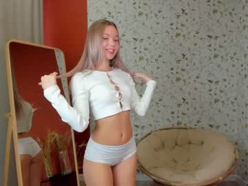 girl
        cassie_palmer cam image #2679039
