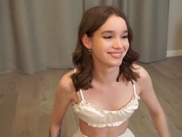 girl
        harrieteasley cam image #5595571