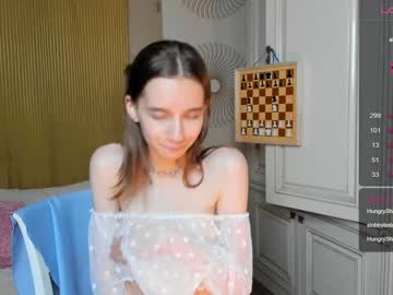 girl
        happiness_call cam image #2546237